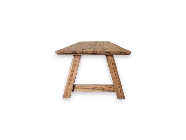 Masa CASTELUL - disponibila pe stoc